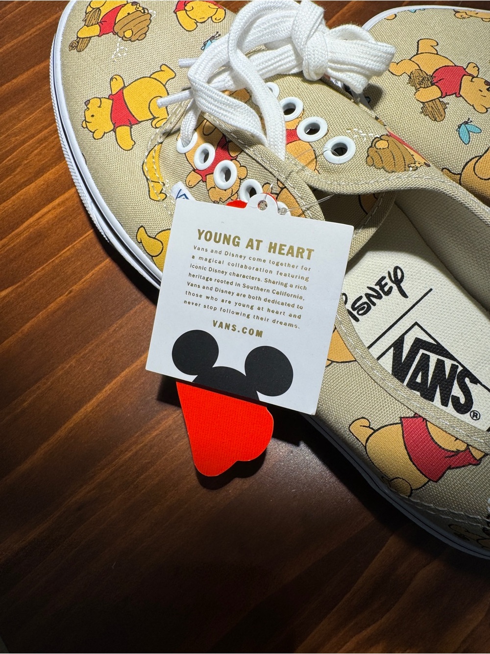 Vans Authenic Disney Winnie the Pooh Men’s size 8.5 / Women’s size 10
